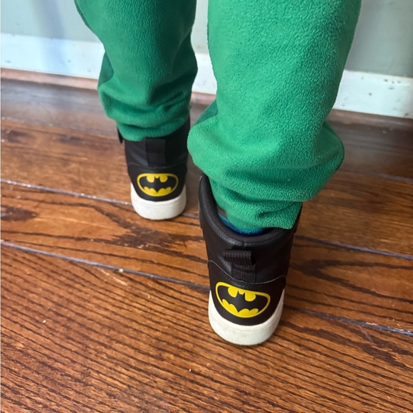 H&M Batman Black High Top Sneakers with Velcro Closure - Picture 5 of 13